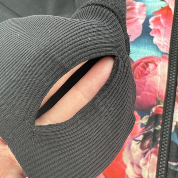 Lululemon Asana Secret Garden Full Zip Jacket Rose Floral Flowers Size 8 W4C78S - Picture 5 of 6